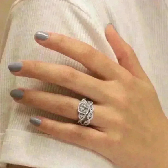 New Gorgeous Sterling Silver Diamond 2pc Engagement/Wedding Set - Picture 4 of 6